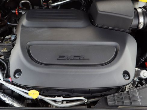 Used 2023 Chrysler Pacifica Touring-L FWD image 30