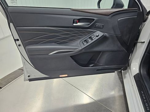 Used 2022 Toyota Avalon Limited image 22