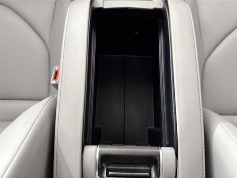 Certified 2023 Toyota Highlander XLE image 37