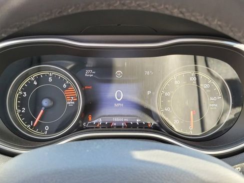 New 2023 Jeep Cherokee Altitude Lux w/ Lux Elite Package AWD/4WD image 15