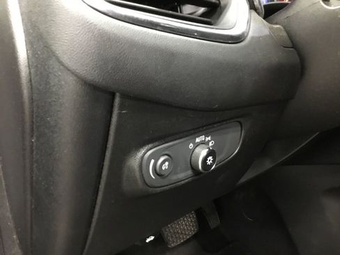 Used 2019 Chevrolet Equinox LT image 9