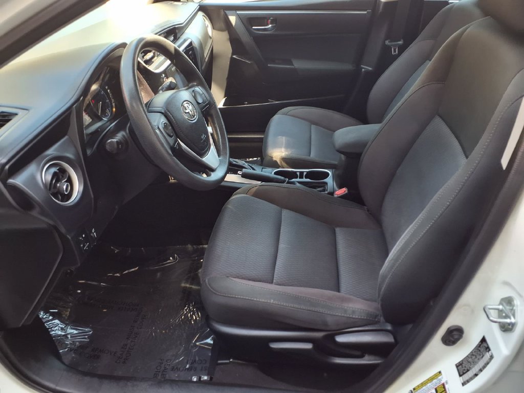 Used 2017 Toyota Corolla LE w/ Carpet Mat Package (TMS) FWD image 18