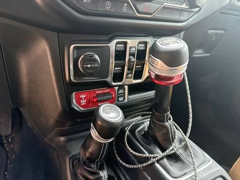 Used 2022 Jeep Gladiator Rubicon w/ LED Lighting Group AWD/4WD image 11