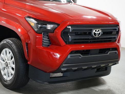 Certified 2025 Toyota Tacoma SR AWD/4WD image 4