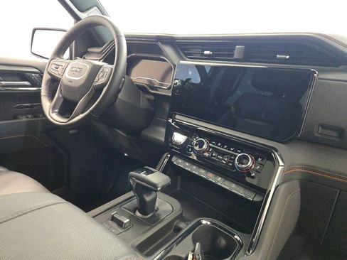 Used 2025 GMC Sierra 1500 AT4 w/ AT4 Premium Package AWD/4WD image 7