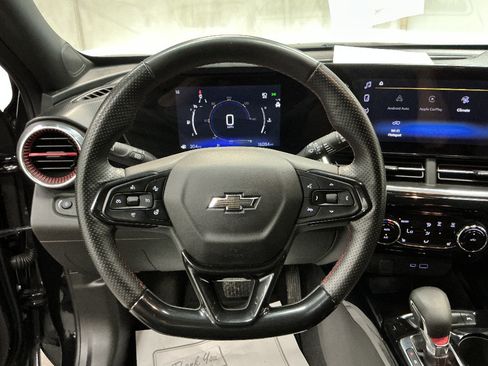 Certified 2024 Chevrolet Trax RS FWD image 12