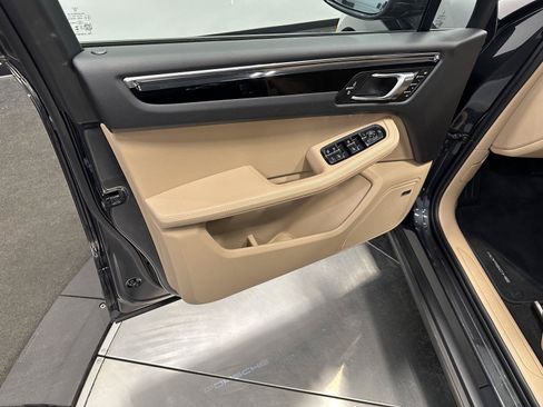 Certified 2026 Porsche Macan AWD/4WD image 15