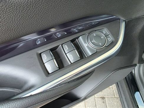 Used 2023 Cadillac XT4 Luxury w/ Cold Weather Package AWD/4WD image 22