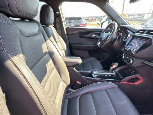 Used 2022 Chevrolet TrailBlazer RS w/ Technology Package image 11