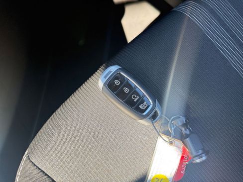 Used 2025 Hyundai Venue SEL image 25