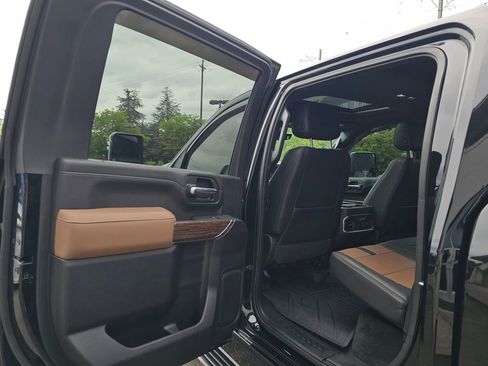 Used 2022 Chevrolet Silverado 2500 High Country w/ Z71 Off-Road Package image 17