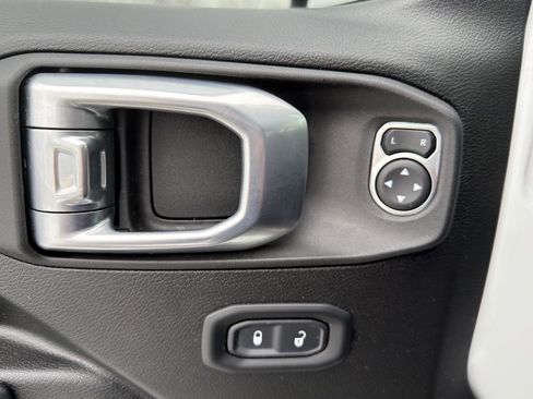 Used 2022 Jeep Wrangler Unlimited Sport image 30