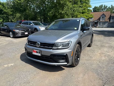 Used 2021 Volkswagen Tiguan SE R-Line AWD/4WD image 2