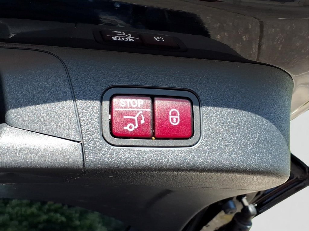 Used 2021 Mercedes-Benz GLB 250 4MATIC image 32