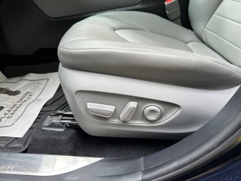 Used 2020 Toyota Highlander XLE FWD image 21