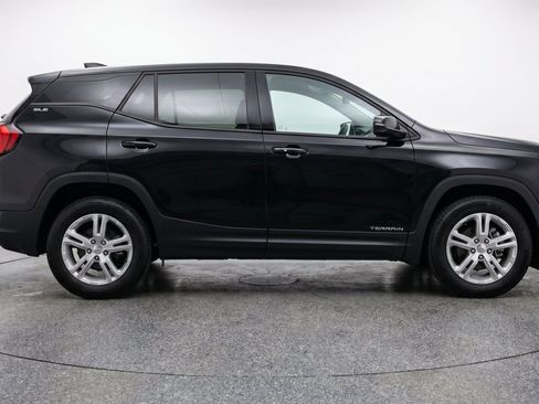 Used 2024 GMC Terrain SLE FWD image 11