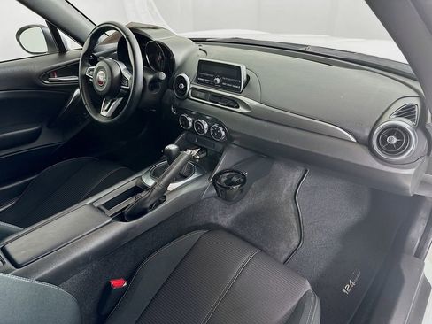 Used 2018 FIAT 124 Spider Classica RWD image 30