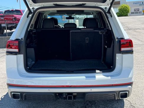 Used 2024 Volkswagen Atlas Peak Edition SE AWD/4WD image 5