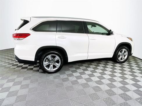 Used 2018 Toyota Highlander Limited FWD image 10