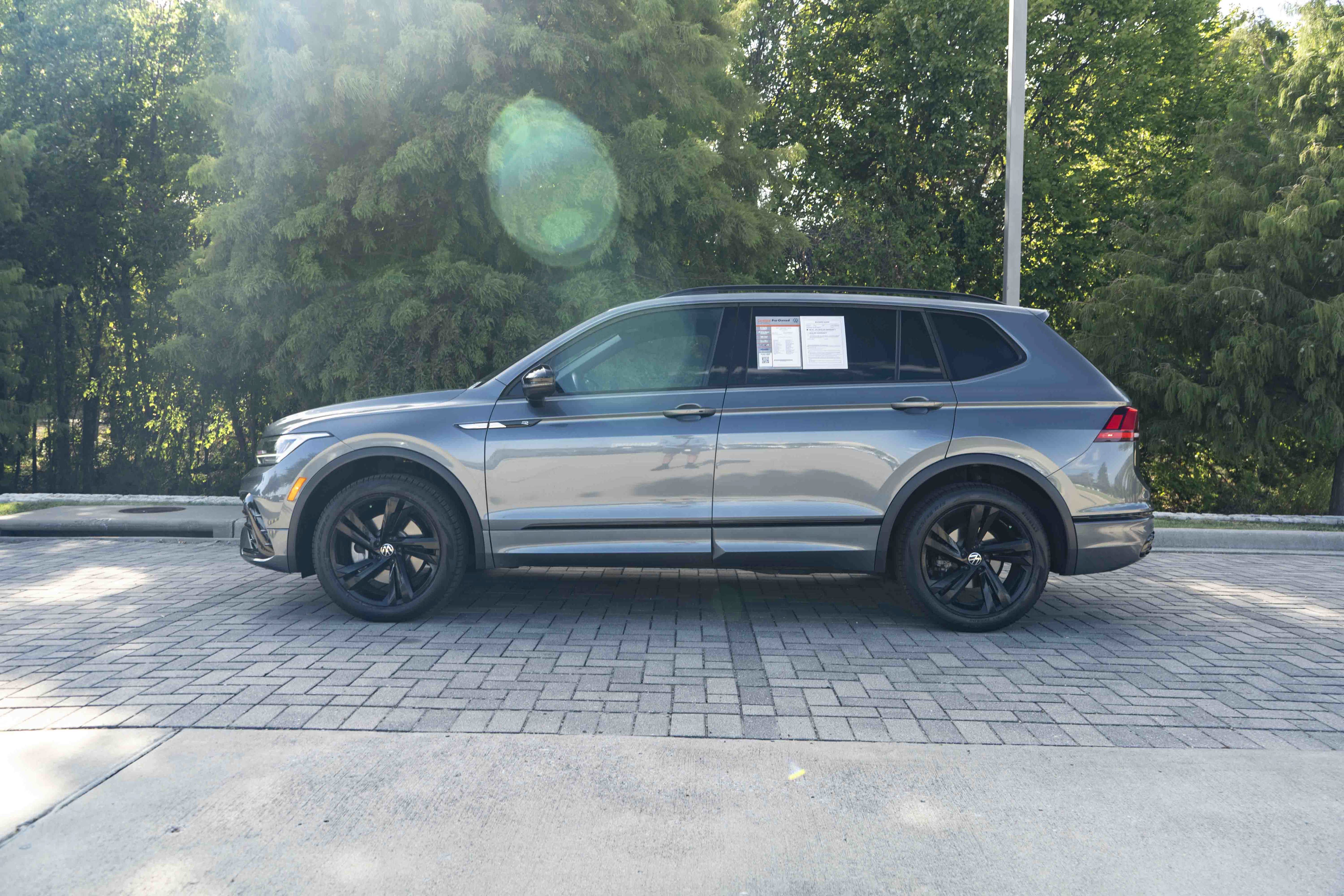 Certified 2024 Volkswagen Tiguan SE R-Line AWD/4WD image 5