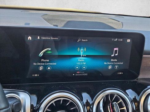 Used 2022 Mercedes-Benz GLB 250 4MATIC image 11
