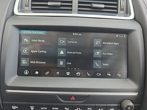 Used 2019 Jaguar E-PACE SE image 24