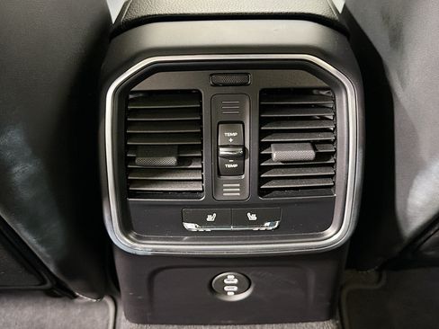 Certified 2023 Porsche Macan AWD/4WD image 20