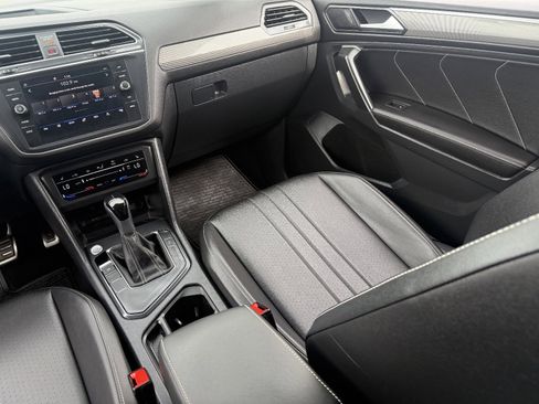 Used 2024 Volkswagen Tiguan SE R-Line image 17