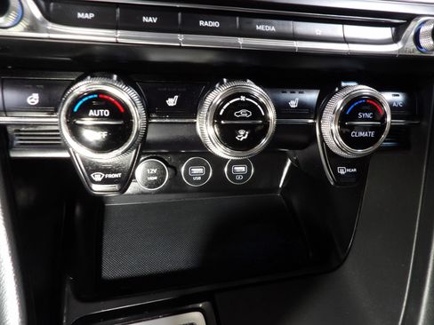 Used 2023 Genesis G70 2.0T AWD/4WD image 21