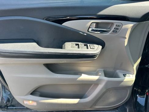 Used 2016 Honda Pilot Touring image 10