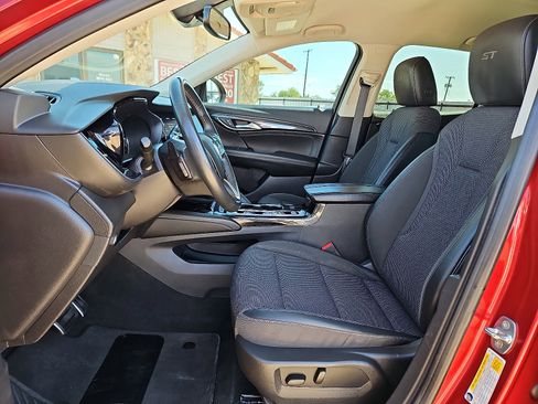 Used 2023 Buick Envision Preferred image 11