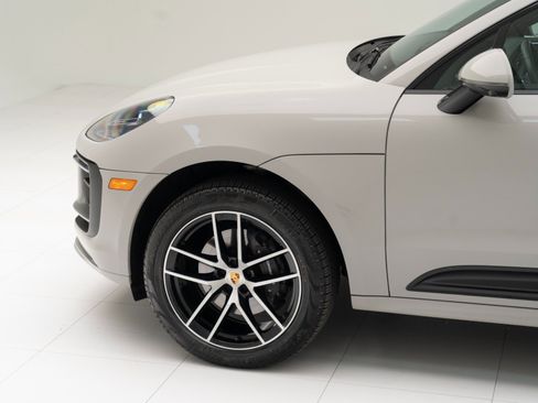 Certified 2026 Porsche Macan AWD/4WD image 11