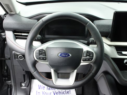 Used 2025 Ford Explorer Active w/ Active Comfort Package image 18