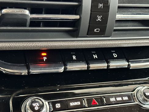 Used 2022 Lincoln Corsair FWD w/ Rear Removable Package Tray image 23