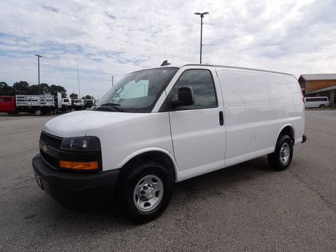 Used 2022 Chevrolet Express 2500 w/ Driver Convenience Package RWD image 3