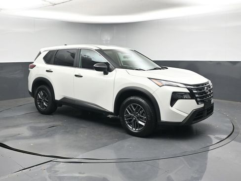 Used 2024 Nissan Rogue S image 7