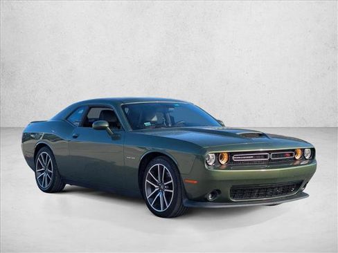 Used 2022 Dodge Challenger R/T w/ Plus Package image 3