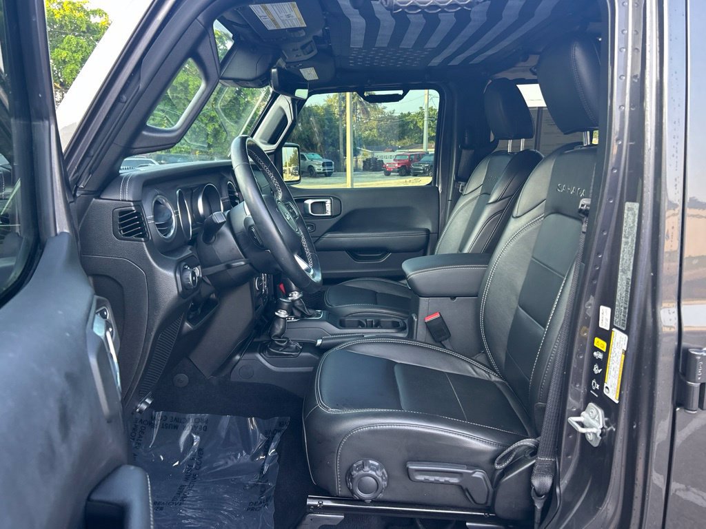 Used 2022 Jeep Wrangler Unlimited Sahara w/ LED Lighting Group AWD/4WD image 10