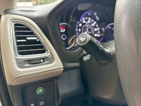 Used 2018 Honda HR-V EX image 32