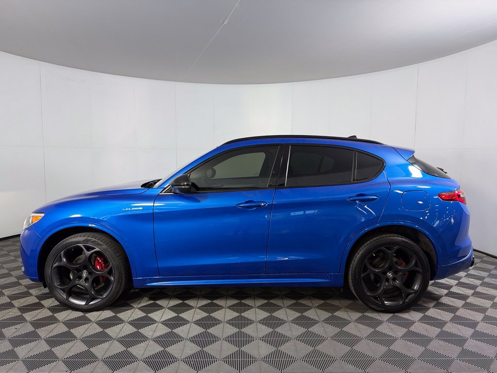Used 2023 Alfa Romeo Stelvio Veloce AWD/4WD image 10