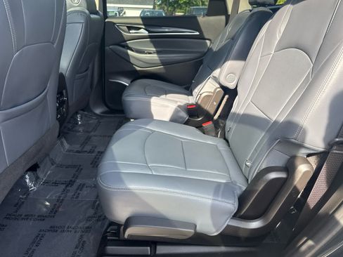 Used 2019 Buick Enclave Essence AWD/4WD image 13
