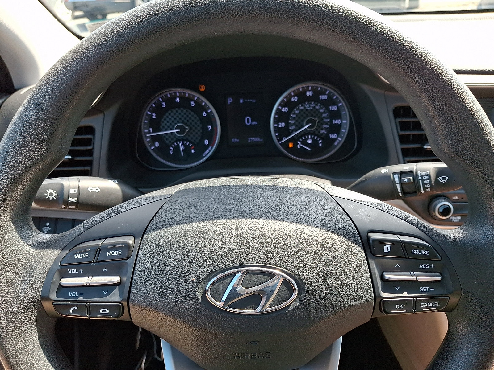 Used 2020 Hyundai Elantra SE FWD image 18