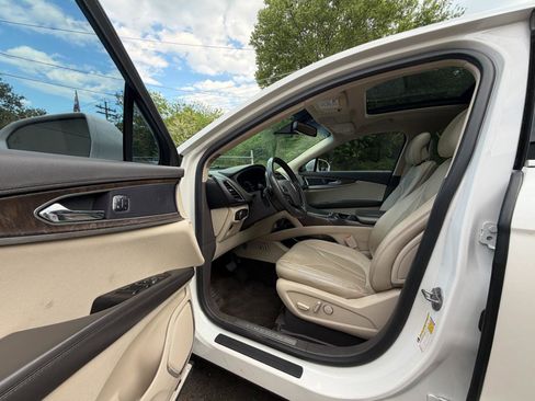 Used 2016 Lincoln MKX Reserve w/ Climate Package AWD/4WD image 17