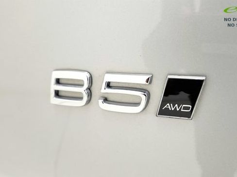 Used 2025 Volvo XC40 B5 Plus AWD/4WD image 34