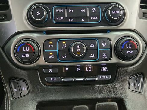 Used 2018 Chevrolet Suburban LT w/ Luxury Package AWD/4WD image 15