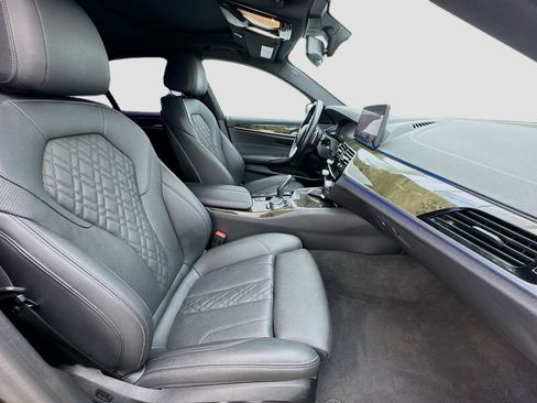 Used 2021 BMW 530i w/ Convenience Package RWD image 20