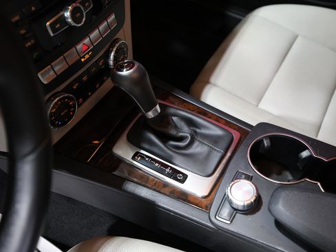 Used 2014 Mercedes-Benz C 250 Sedan image 20