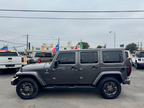 Used 2016 Jeep Wrangler Unlimited Sahara AWD/4WD image 6