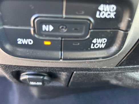 Used 2019 RAM 1500 Classic SLT w/ Luxury Group image 13