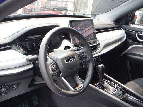 Used 2025 Jeep Compass Limited AWD/4WD image 16